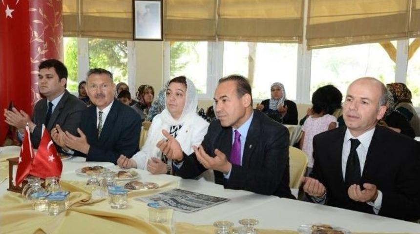 S&ouml;zl&uuml; Şehit Annelerinin Yanında