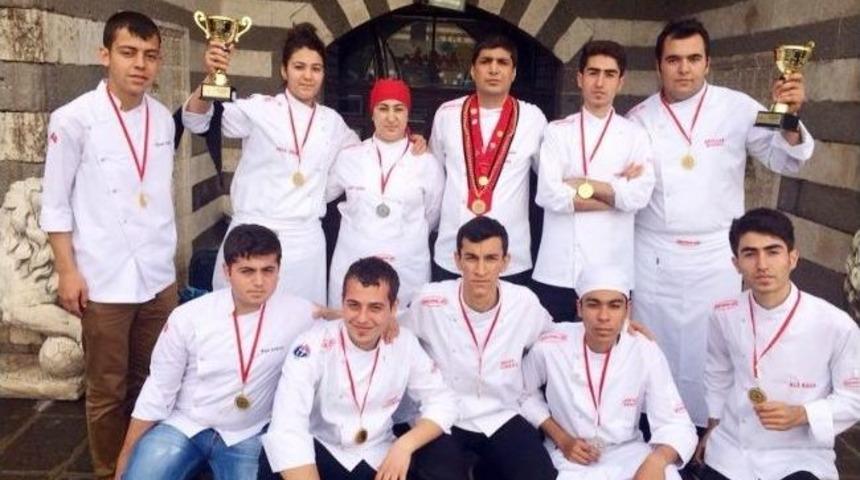 Ga&uuml;n&rsquo;&uuml;n &Ouml;ğrencilerine 6 Altın Madalya