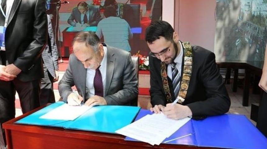 Om&uuml;, Sırp &Uuml;niversitesi İle Protokol İmzaladı