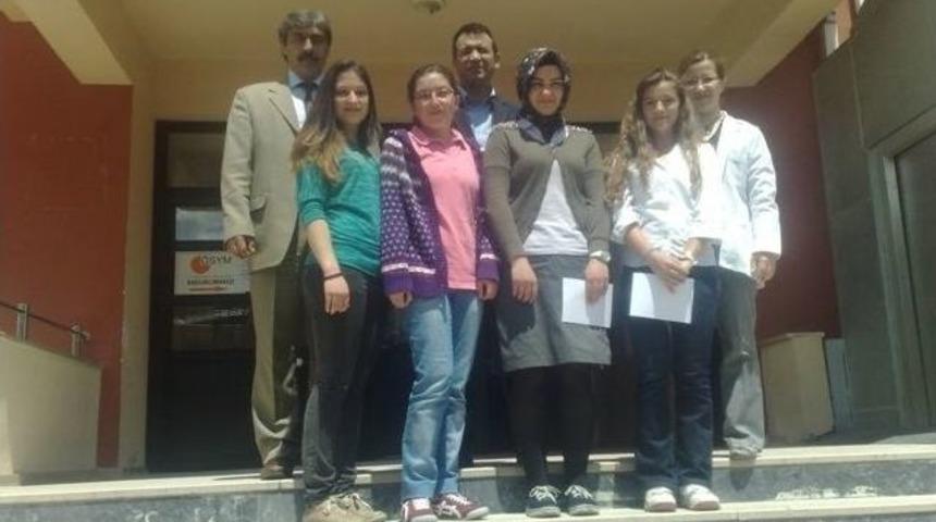 Başarılı &Ouml;ğrenci Ve &Ouml;ğretmenler &Ouml;d&uuml;llendirildi