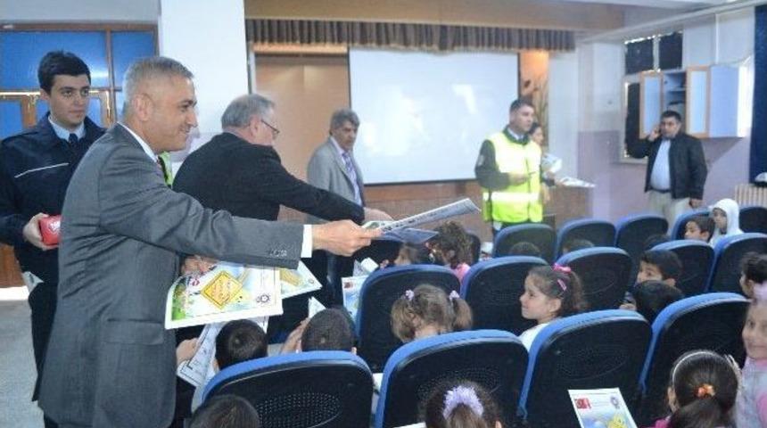Polislerden &Ouml;ğrencilere Trafik Eğitimi