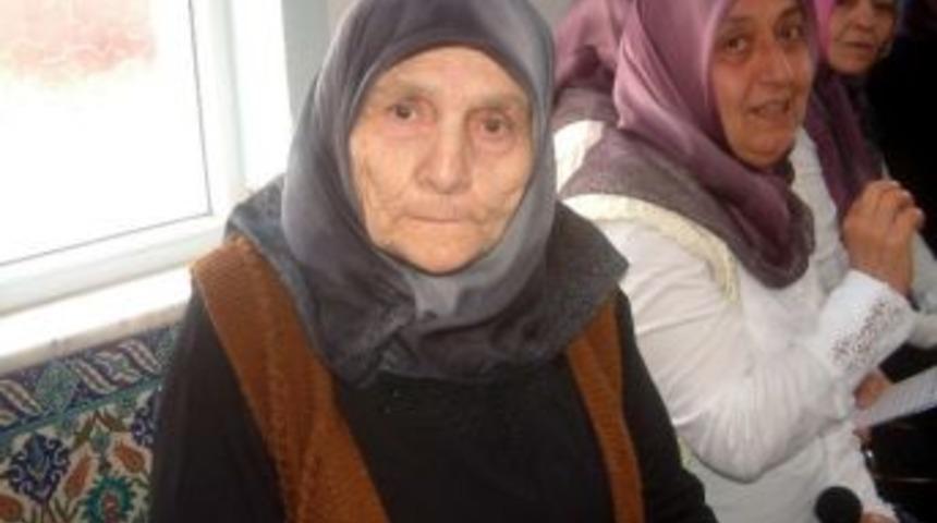 77 Yaşında Kuran&rsquo;ı Kerim Okumayı &Ouml;ğrendi