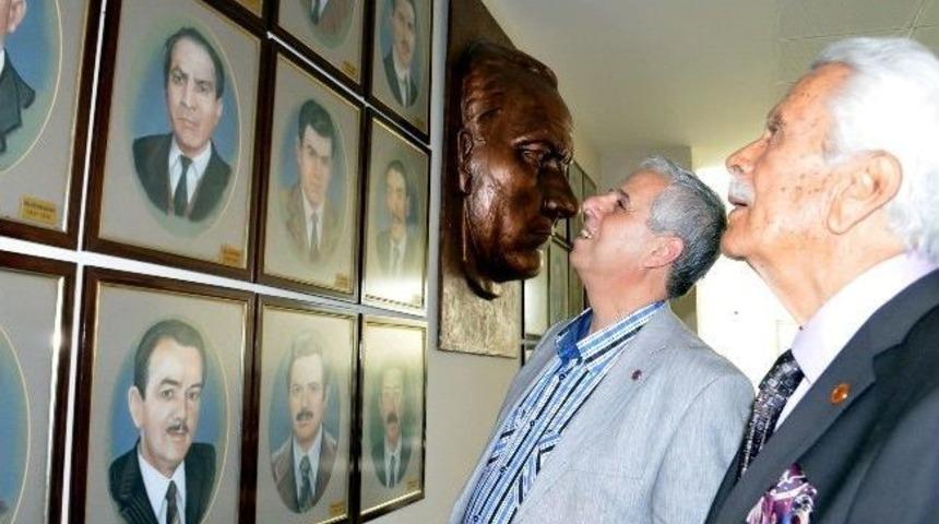 Eski Bakan İsmet Sezgin&rsquo;den S&ouml;ke Belediye Başkanı Toyran&rsquo;a Ziyaret
