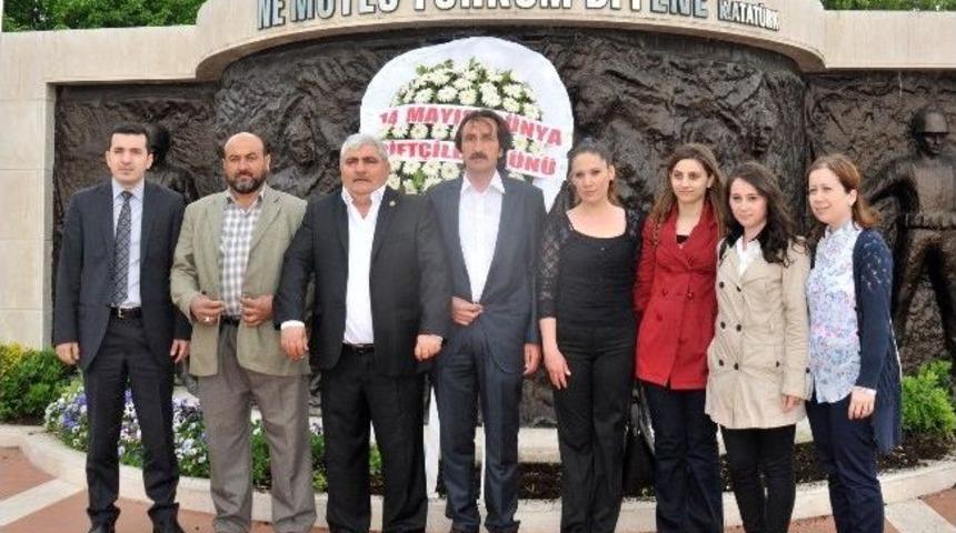 &Ccedil;ift&ccedil;ilerden &Ccedil;i&ccedil;ekli Ayranlı Kutlama