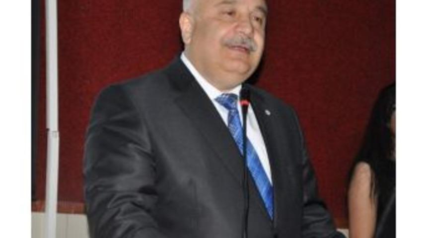 Rekt&ouml;r G&ouml;n&uuml;ll&uuml;, "milletimizin Başı Sağ Olsun"
