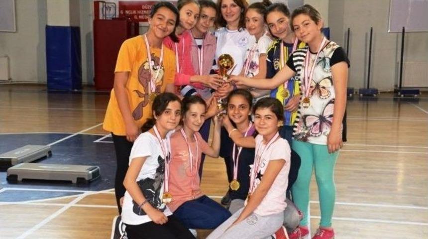D&uuml;zceli K&uuml;&ccedil;&uuml;k Cimnastik&ccedil;iler T&uuml;rkiye Şampiyonasında