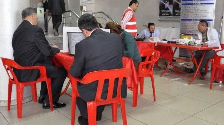 Sgk, Kan Bağışında Bulundu