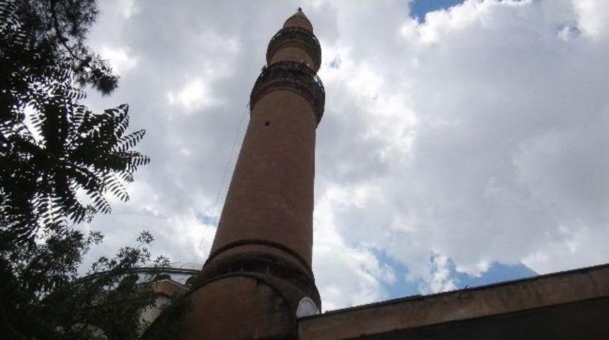 Soma'da Hayatını Kaybedenler İ&ccedil;in Sela Okundu