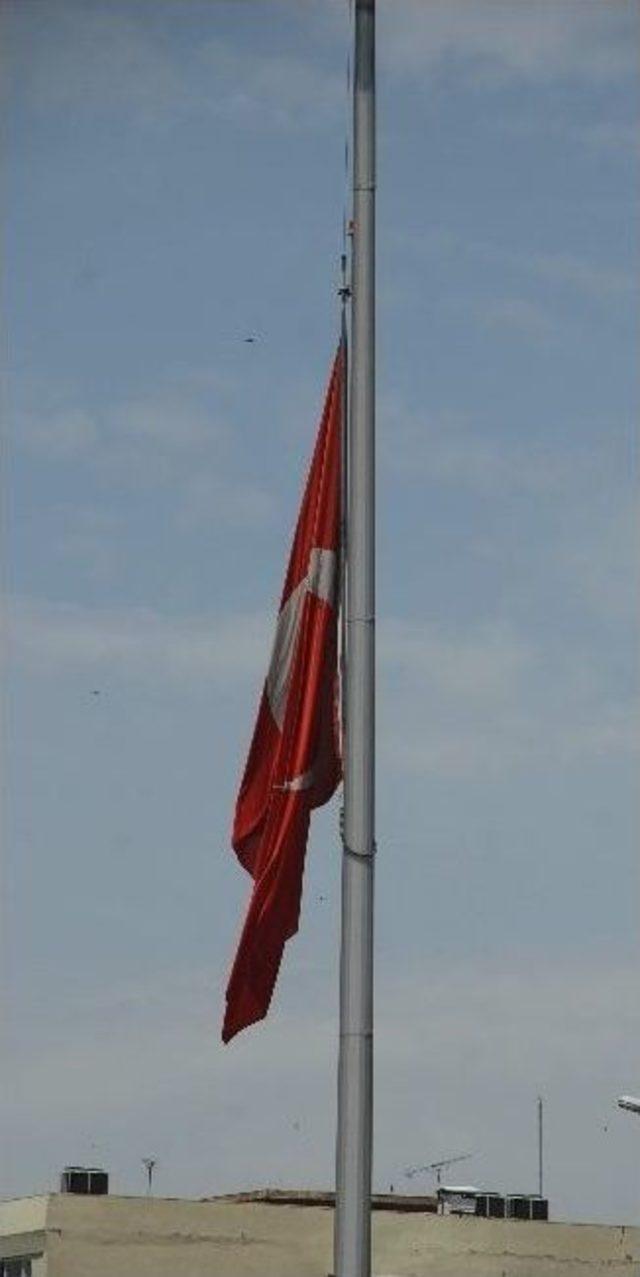 Aydın, Soma İ&ccedil;in Yas Tutuyor 1