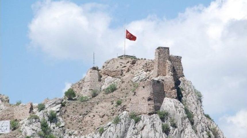 Tokat&rsquo;ta Bayraklar Yarıya İndirildi