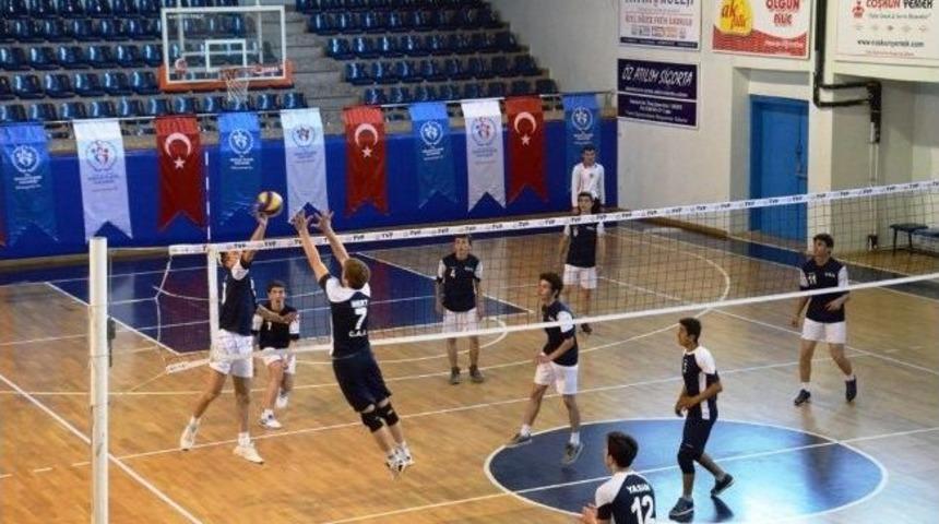 D&uuml;zce&rsquo;de 19 Mayıs Voleybol Turvası Başladı