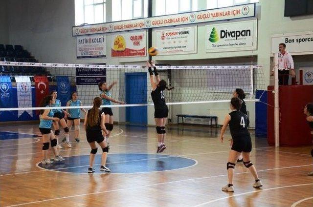 Düzce’de 19 Mayıs Voleybol Turvası Başladı