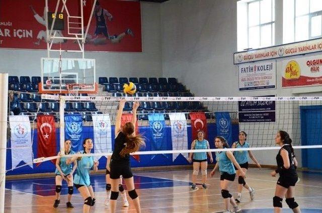 Düzce’de 19 Mayıs Voleybol Turvası Başladı