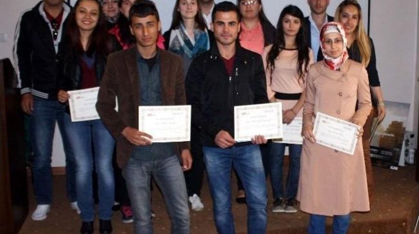 Be&uuml; &Ouml;ğrencileri Optik Fabrikasını Gezdi