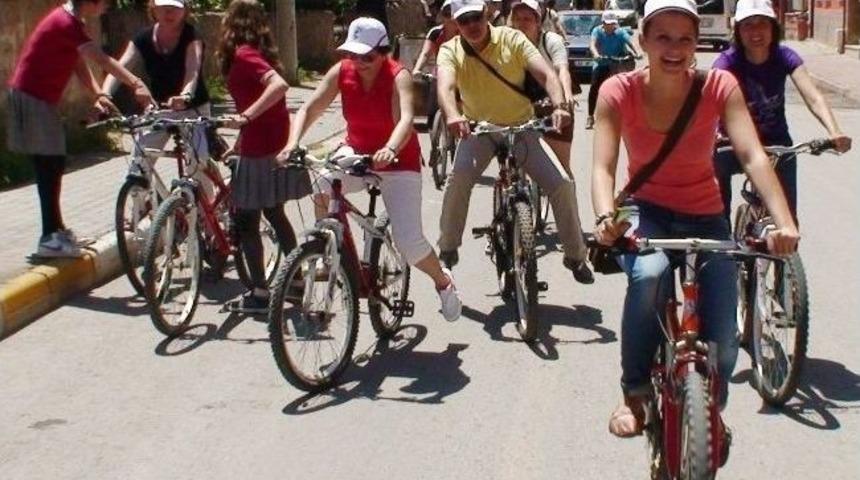 (&ouml;zel Haber) &Ccedil;evre Ve Sağlıklı Yaşam İ&ccedil;in Bisiklete Bindiler