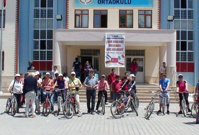 (özel Haber) Çevre Ve Sağlıklı Yaşam İçin Bisiklete Bindiler