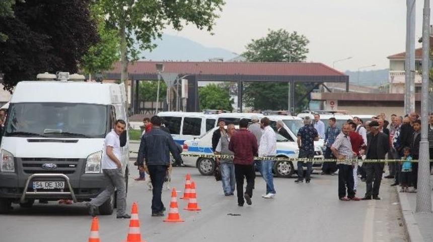 Araba &Uuml;zerinde Unutulan &Ccedil;anta Polisi Alarma Ge&ccedil;irdi