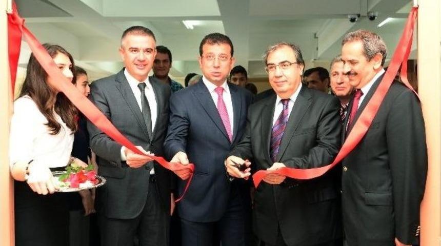 İmamoğlu, Gen&ccedil; Kimyagerlerle Deney Yaptı