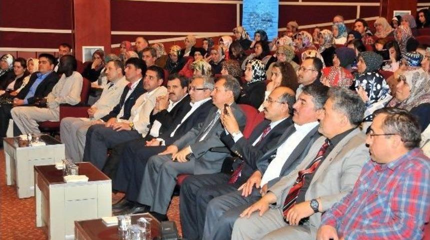 İlahiyat&ccedil;ı Yazar D&ouml;ngeloğlu&rsquo;ndan Konferans