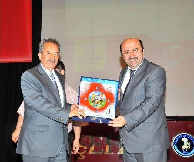 İlahiyatçı Yazar Döngeloğlu’ndan Konferans