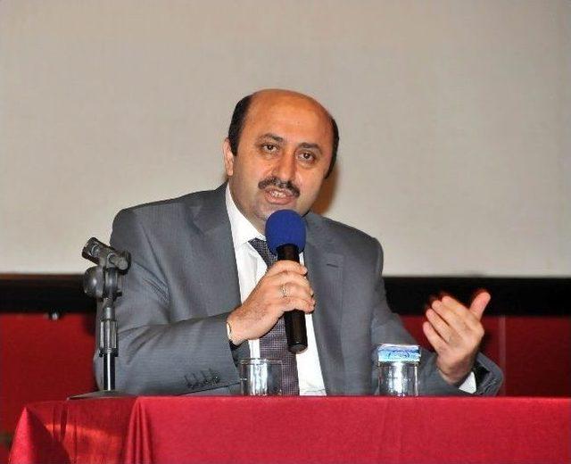 İlahiyatçı Yazar Döngeloğlu’ndan Konferans