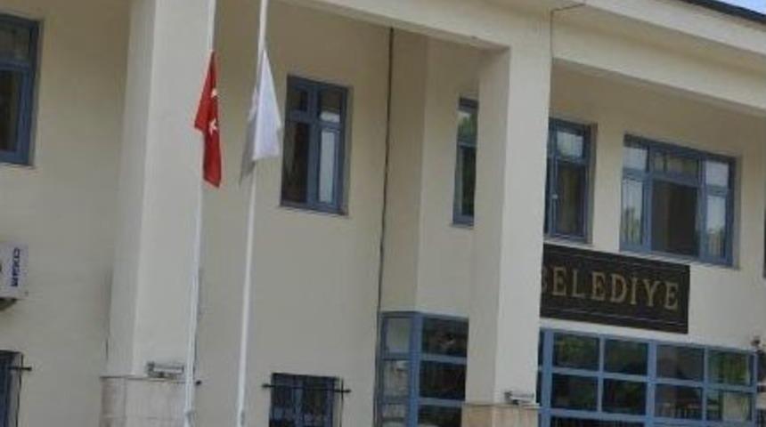 Kula&rsquo;da Bayraklar Yarıya İndirildi
