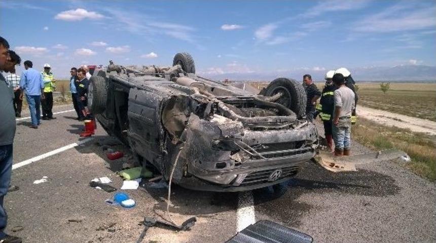 Konya&rsquo;da Otomobil Takla Attı: 1 &Ouml;l&uuml;, 2 Yaralı