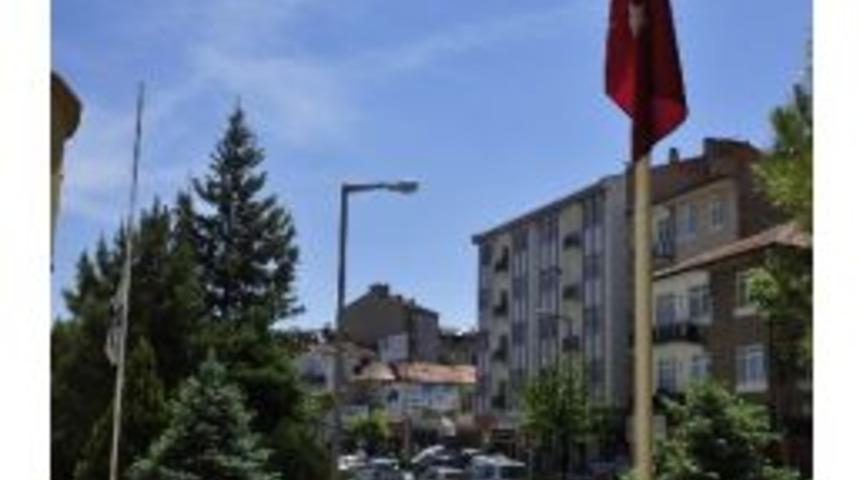 Karaman Belediyesi&rsquo;nde T&uuml;rk Bayrağı Yarıya İndirildi