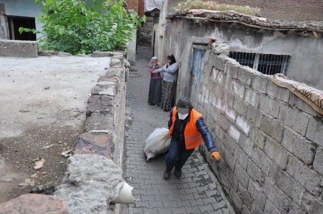 Diyarbakır’da Çöp Ev Temizlendi