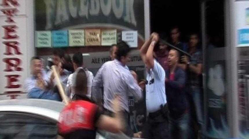 M&uuml;şteriler İle İş Yeri Sahibi Arasında Kavga: 7 Yaralı