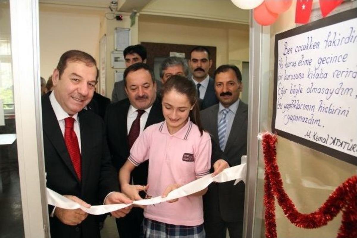 Esenyurt İl&ccedil;e Protokol&uuml; K&uuml;t&uuml;phane A&ccedil;ılışı Yaptı