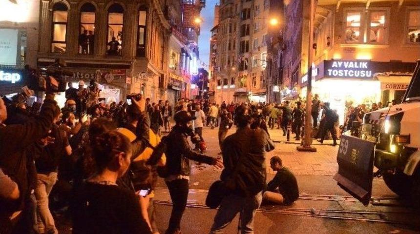 Beyoğlu'nda Toplanan Binlerce Kişi &lsquo;soma&rsquo; İ&ccedil;in Y&uuml;r&uuml;yor