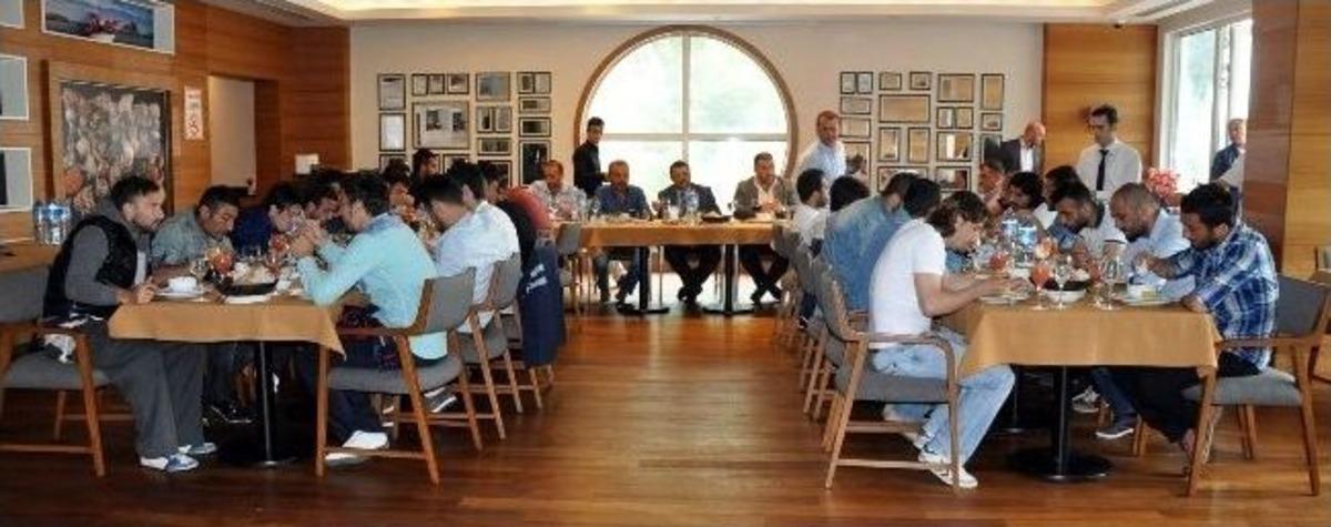 K&ouml;m&uuml;rspor, Sezonun Son Veda Yemeğinde Buluştu