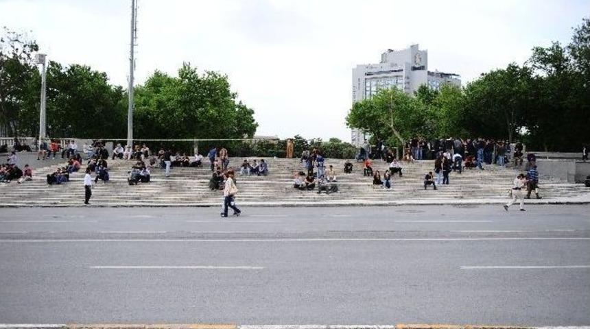 Taksim Meydanı'nda Yoğun G&uuml;venlik &Ouml;nlemleri