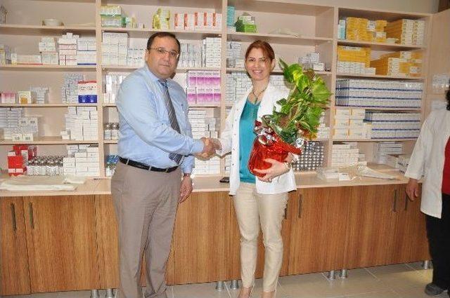 Dr. Nail &Uuml;ndağ, D&uuml;nya Eczacılar G&uuml;n&uuml;n&uuml; Kutladı 1