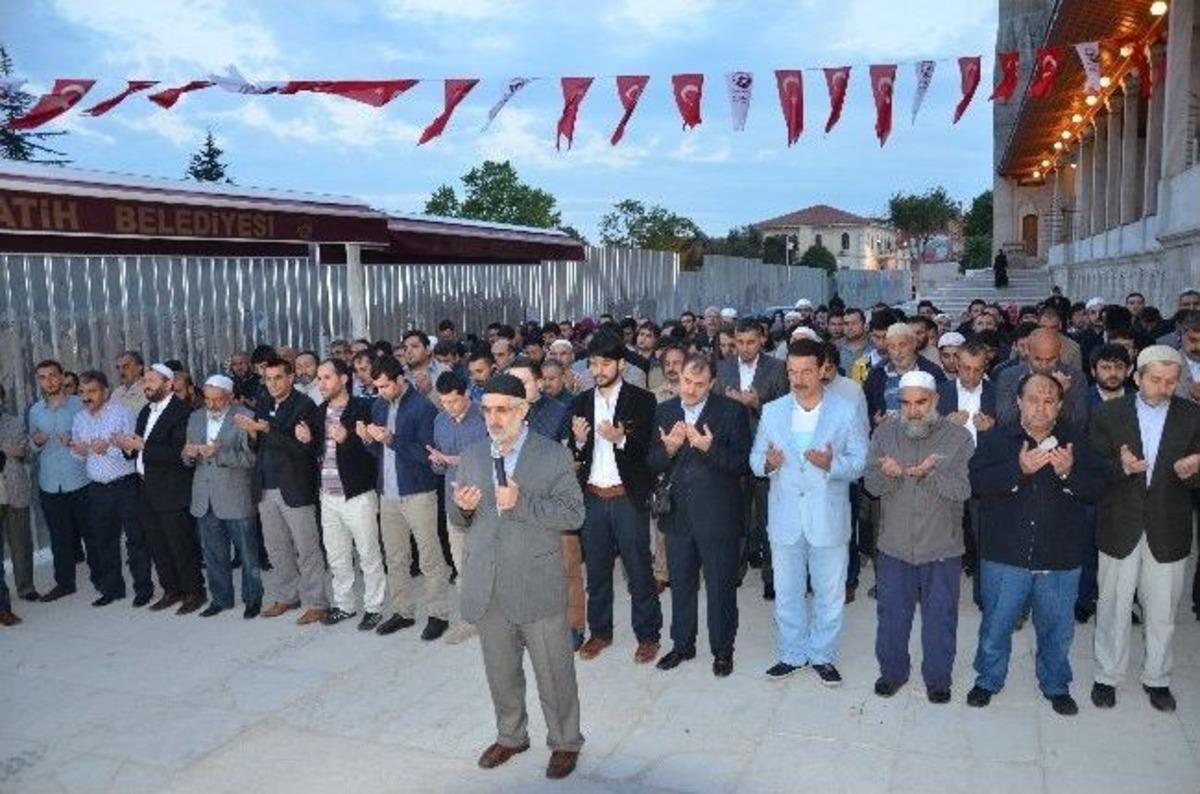 Soma&rsquo;da &Ouml;len Madenciler İ&ccedil;in Gıyabi Cenaze Namazı Kılındı