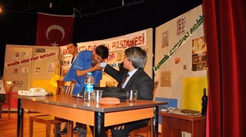 Nazilli Anadolu Lisesi &Ouml;ğrencileri &lsquo;yarası Olana&rsquo;yı Sahneledi