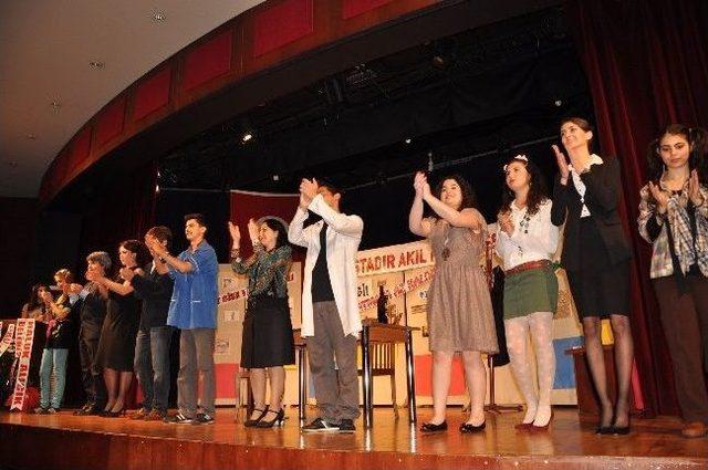 Nazilli Anadolu Lisesi &Ouml;ğrencileri &lsquo;yarası Olana&rsquo;yı Sahneledi 2