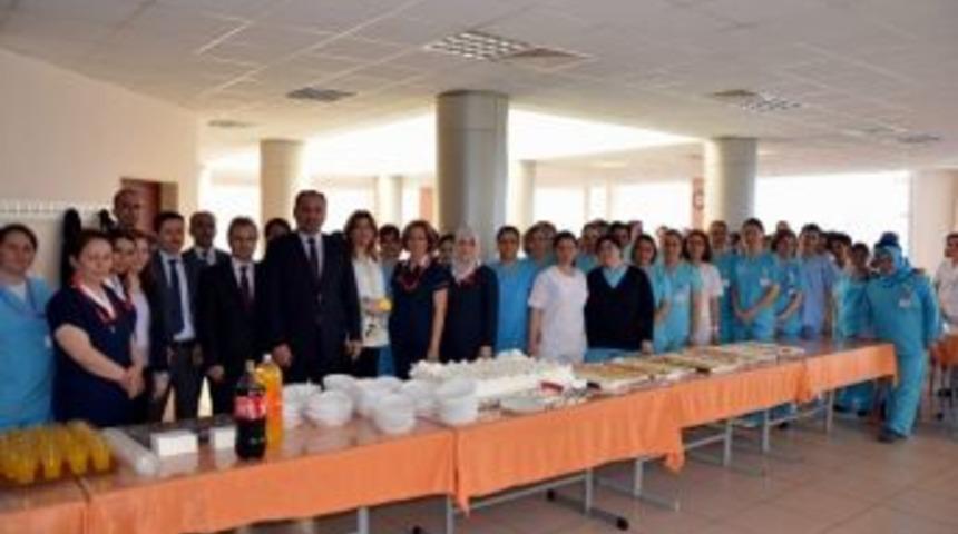 Ad&uuml; Hastanesi&rsquo;nin Hemşireleri Bir Araya Geldi
