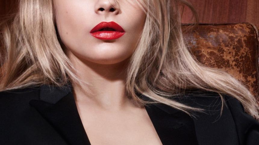 Cara Delevingne, YSL i&ccedil;in neredeyse &ccedil;ıplak