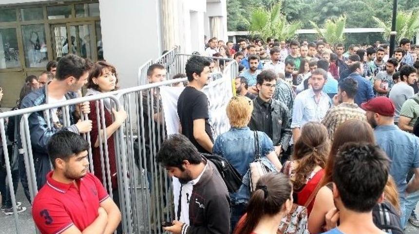 Me&uuml;'l&uuml; &Ouml;ğrenciler 'soma' İ&ccedil;in Okul Girişini Kapattı