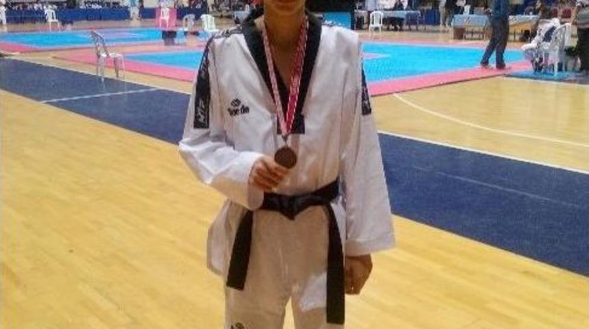 Sorgun Belediyespor Tekvandocusu Muhammet Kandemir T&uuml;rkiye &Uuml;&ccedil;&uuml;nc&uuml;s&uuml; Oldu