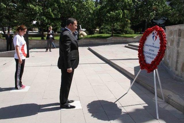 Gençlik Haftası Dolayısıyla Atatürk Anıtı’na Çelenk Bırakıldı