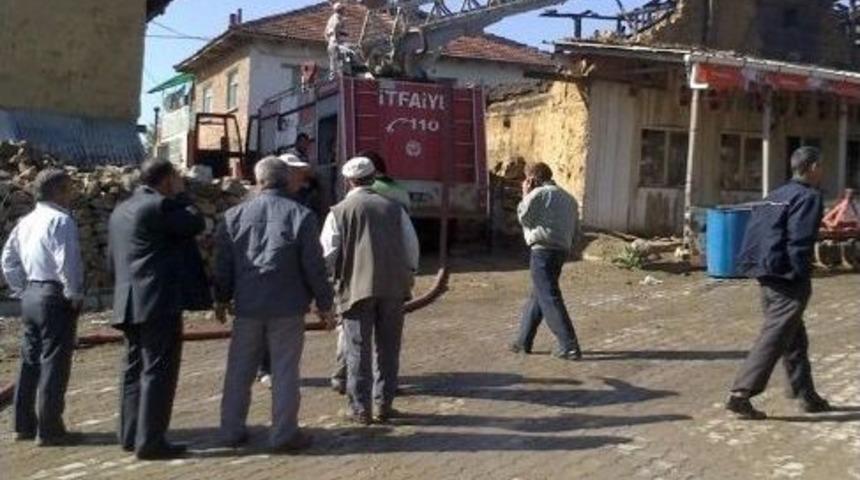 Pazarlar&rsquo;da Ev Yangını, 1 Yaralı