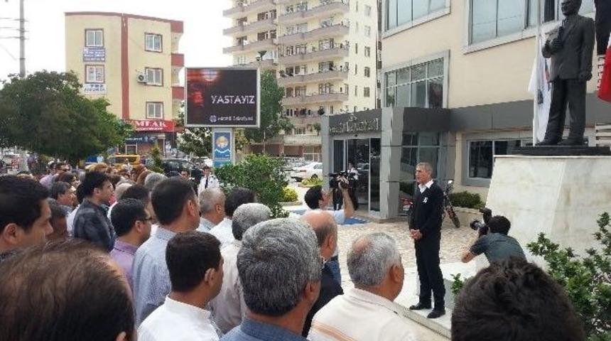 Mezitli Belediyesi &Ccedil;alışanlarından Soma İ&ccedil;in Saygı Duruşu