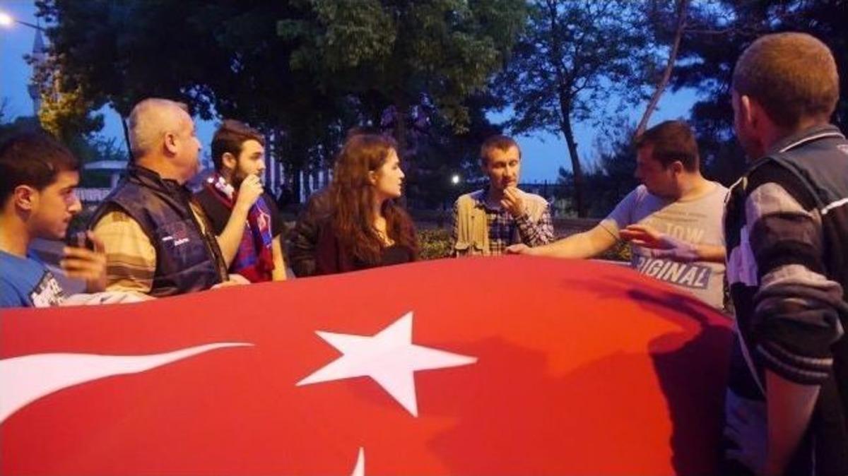 Edirne&rsquo;deki Y&uuml;r&uuml;y&uuml;şte Bayrak Krizi