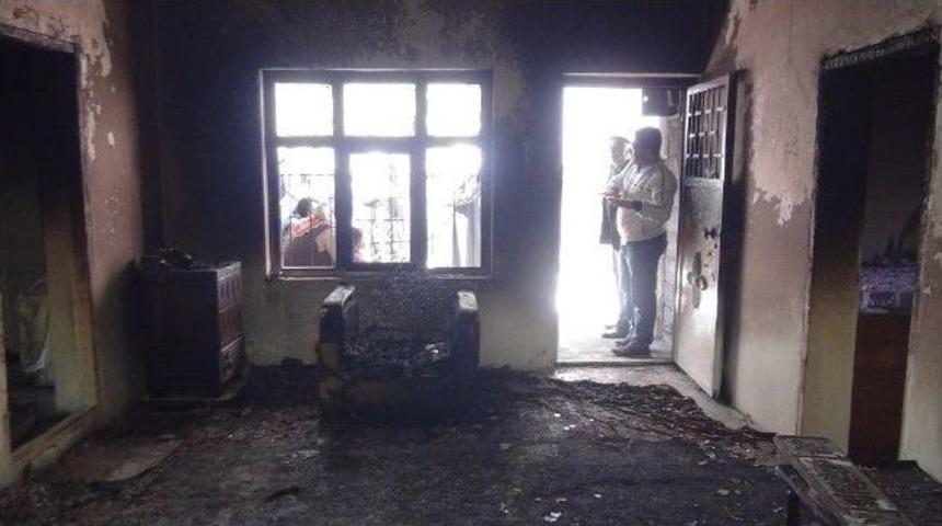 Esrarengiz Ev Yanmaya Devam Ediyor