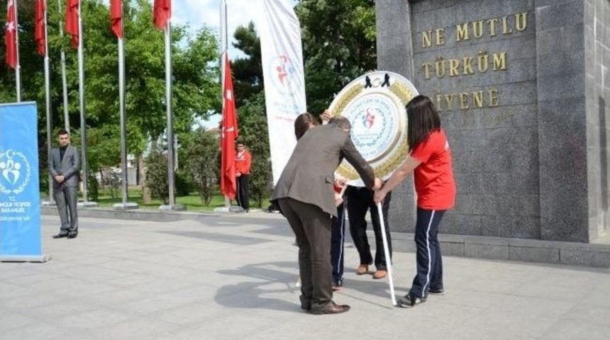 Gen&ccedil;lik Haftası &Ccedil;elenk Sunumu Yapıldı