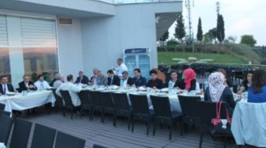 Başkan Yılmaz'dan Meclis &Uuml;yelerine Kaynaşma Yemeği