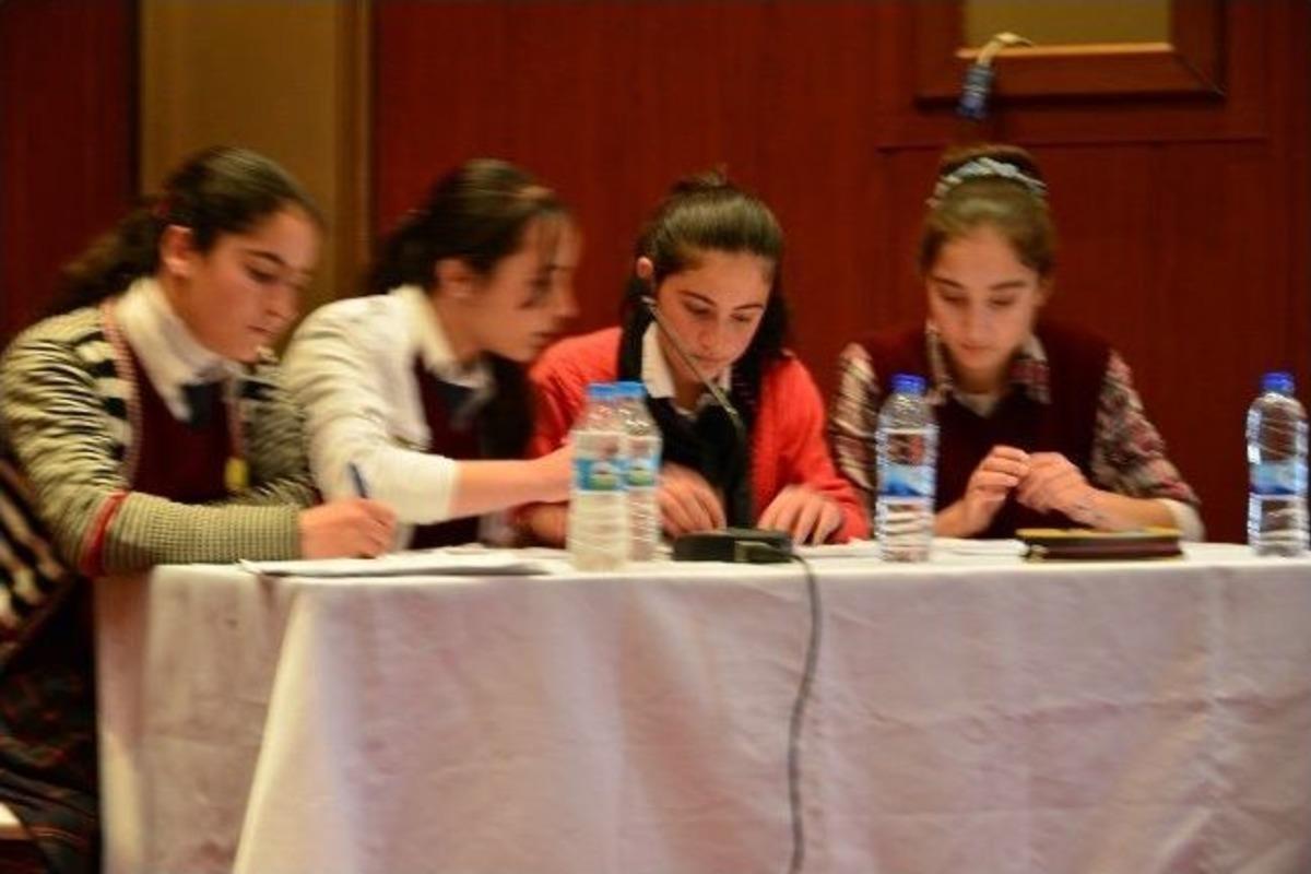Gen&ccedil;ler Trafik Sorununu Tartıştı